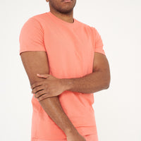 Male model with arms crossed wearing coral 365 Regular T-shirt and shorts – 365 Collection – regular fit. 