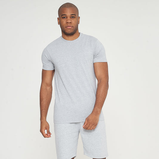 Model in full-body front view wearing a grey regular-fit T-shirt - 365 Collection.