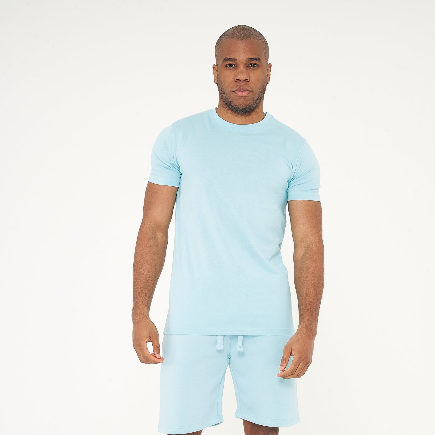 Full-body front view of model in turquoise regular-fit T-shirt - 365 Collection.